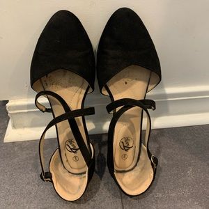 EUC Women’s Crossover Strap Ballet Flats 9